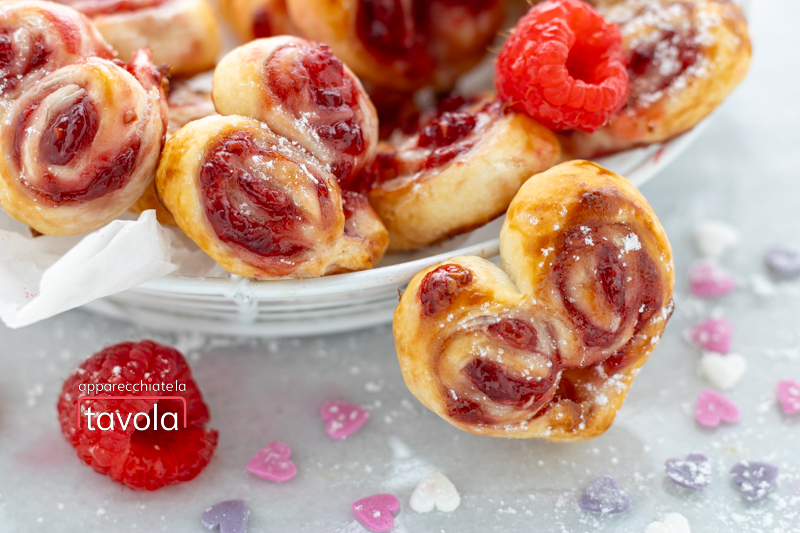 SWEET PUFF PASTRY HEARTS