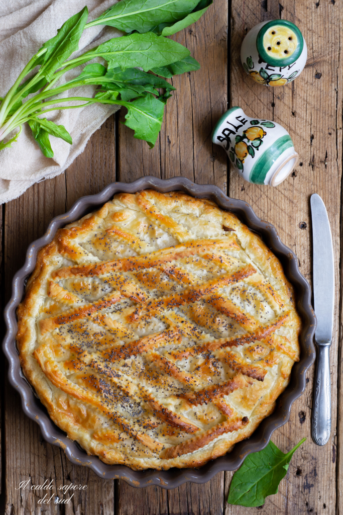 Rustic pie with spinach, ham and cheese