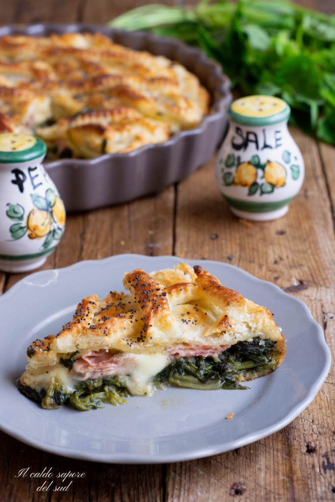 Rustic pie with spinach, ham and cheese