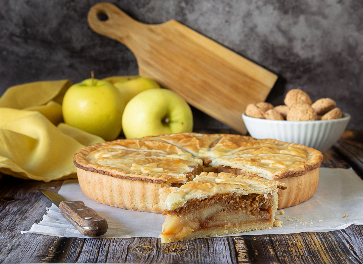 Apple and Amaretti Tart in Puff Pastry