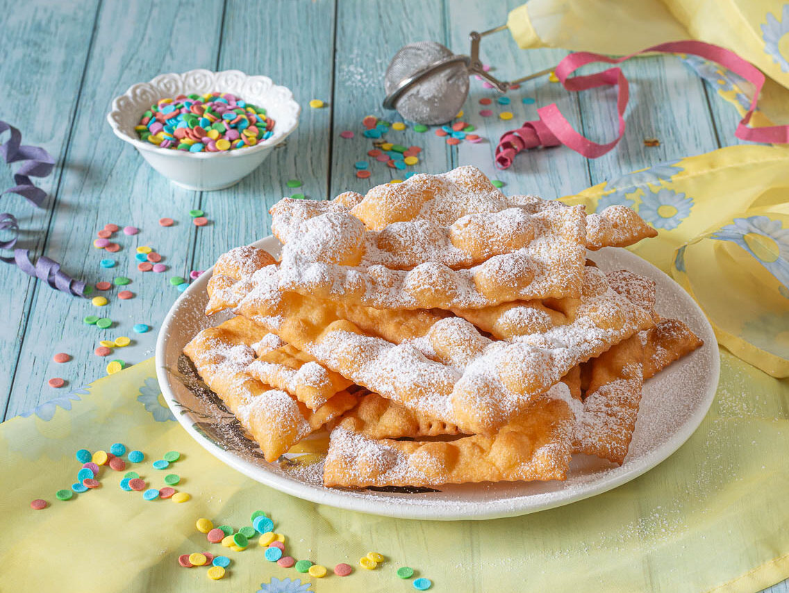 Chiacchiere (Italian Carnival Fritters)
