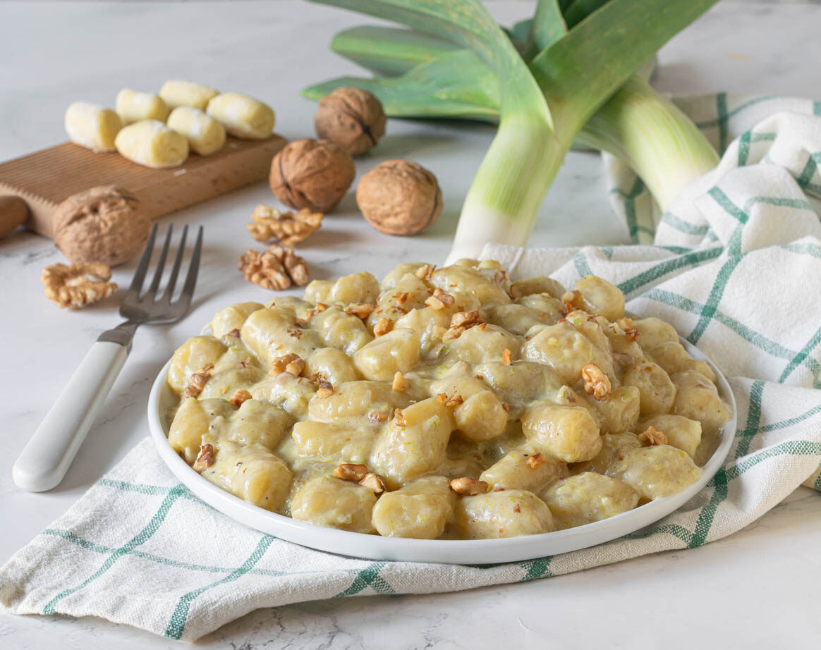 Gnocchi with leek and walnut cream