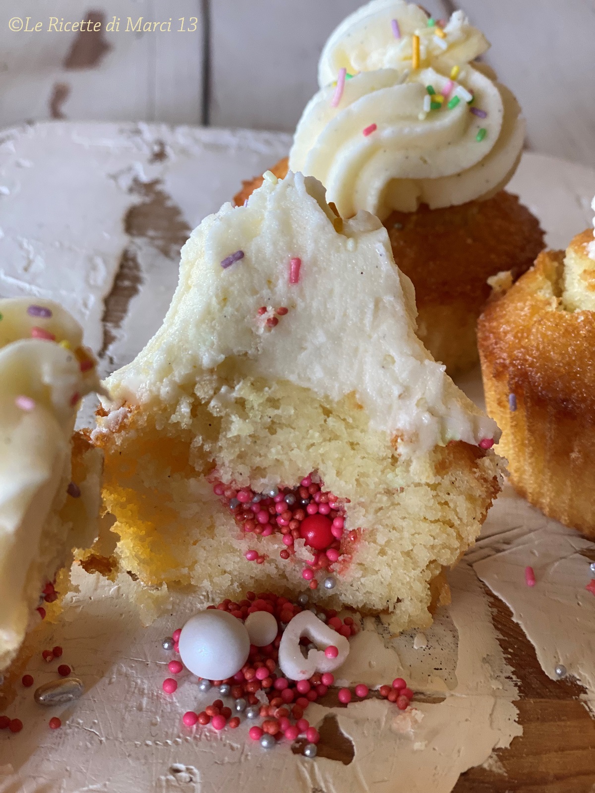 Pinata Vanilla Cupcakes, treats with a surprise.