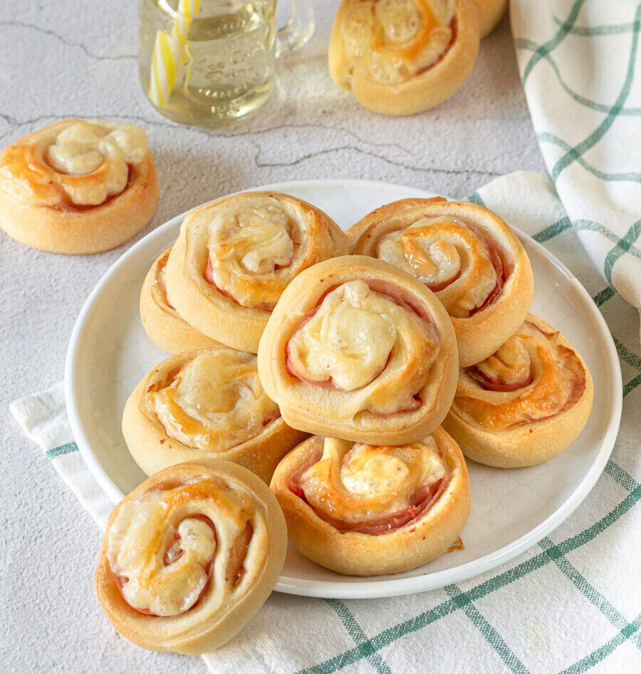 Pizza Pinwheels with Ham and Cheese