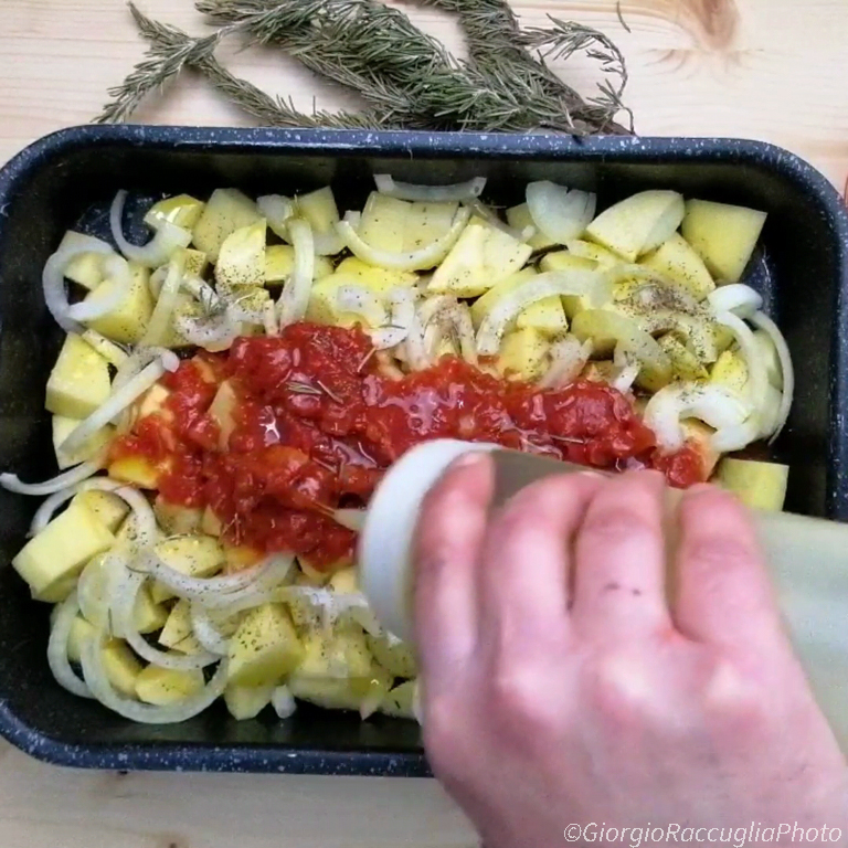 sausage and potatoes alla pizzaiola recipe