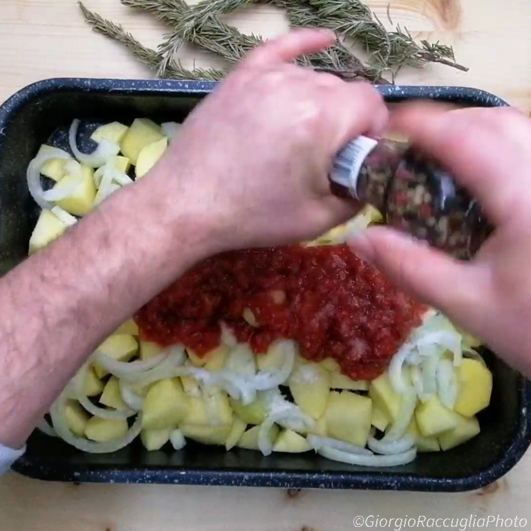 sausage and potatoes alla pizzaiola recipe