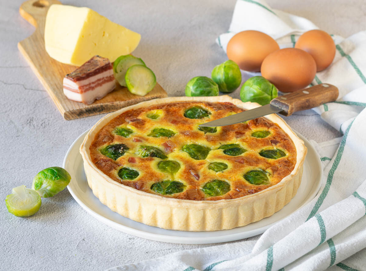 Savory tart with Brussels sprouts, caciocavallo and pancetta