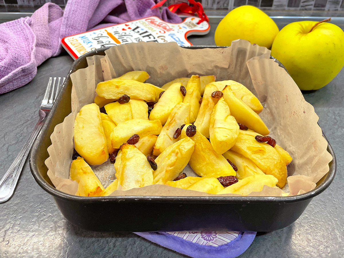 Sliced Apples with Raisins in Air Fryer