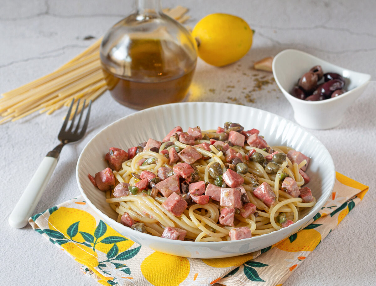Pasta with fresh tuna, olives and capers