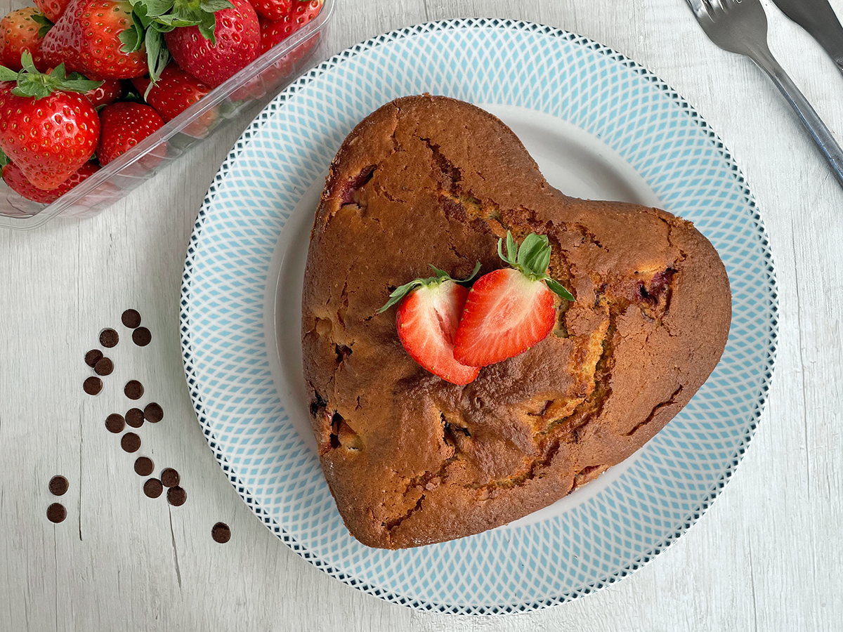 Strawberry and Chocolate Cake in Air Fryer