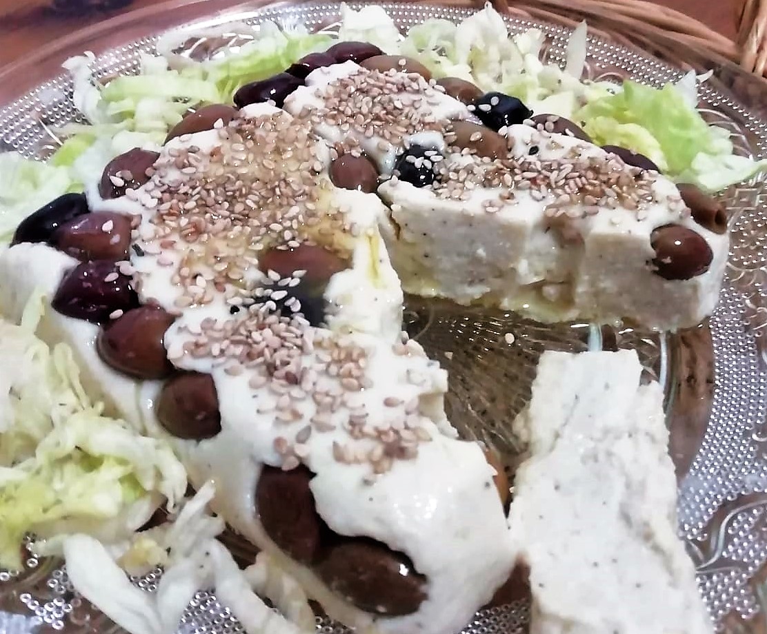 SUPER EASY ALMOND CREAM CHEESE