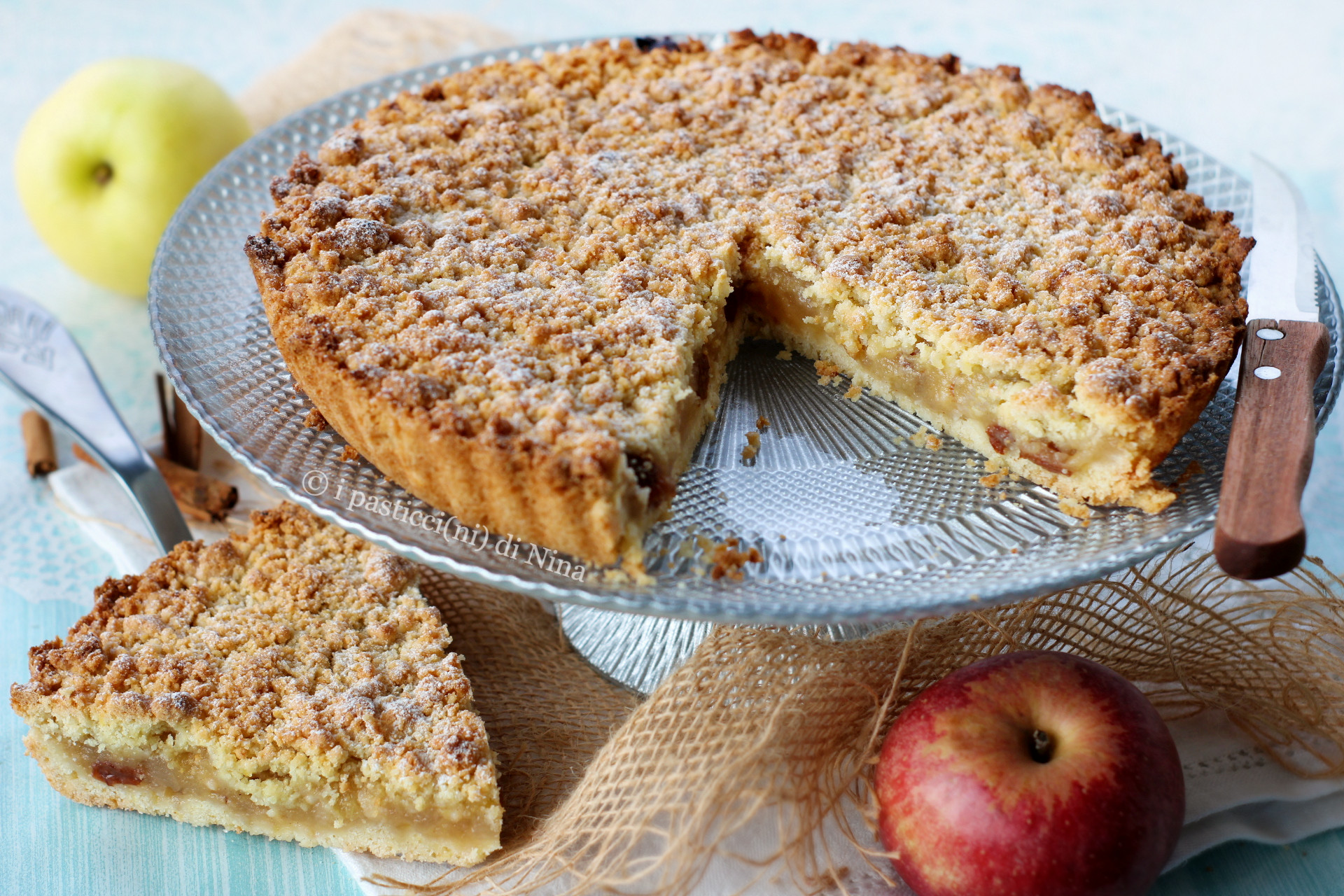 APPLE AND RAISIN CRUMBLE CAKE
