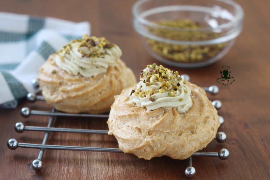 Baked coconut zeppole with cream and pistachio1