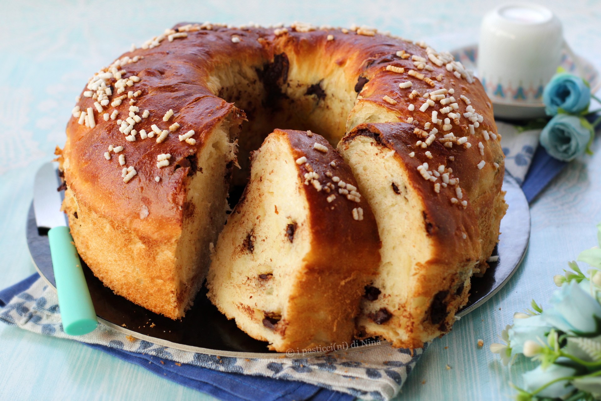 BRIOCHE RING WITH CONDENSED MILK AND CHOCOLATE