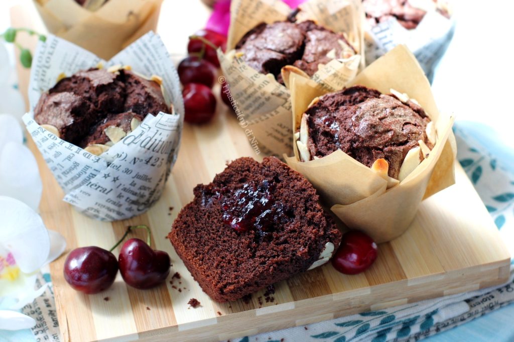 Cocoa muffins with a cherry jam heart recipe i pasticcini di Nina
