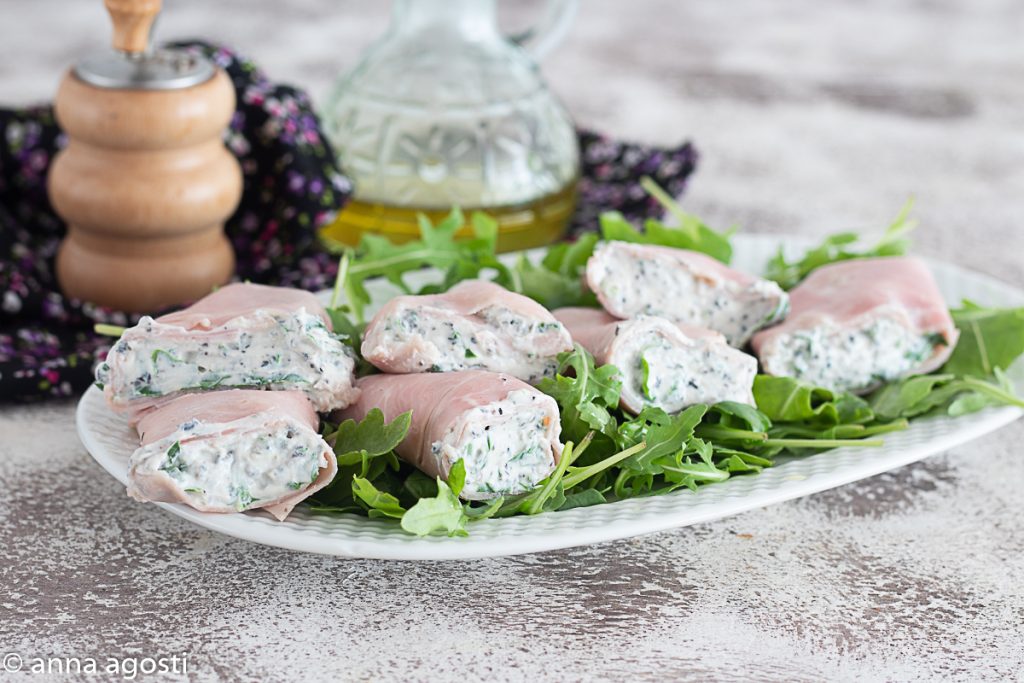 Cold cooked ham rolls with ricotta