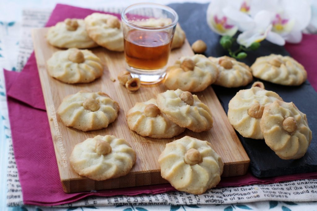 Eggless hazelnut shortbread cookies soft and delicate - Nina's pastries