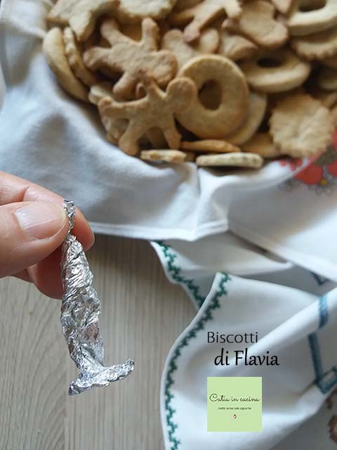 Flavia's cookies: homemade foil cone cutter