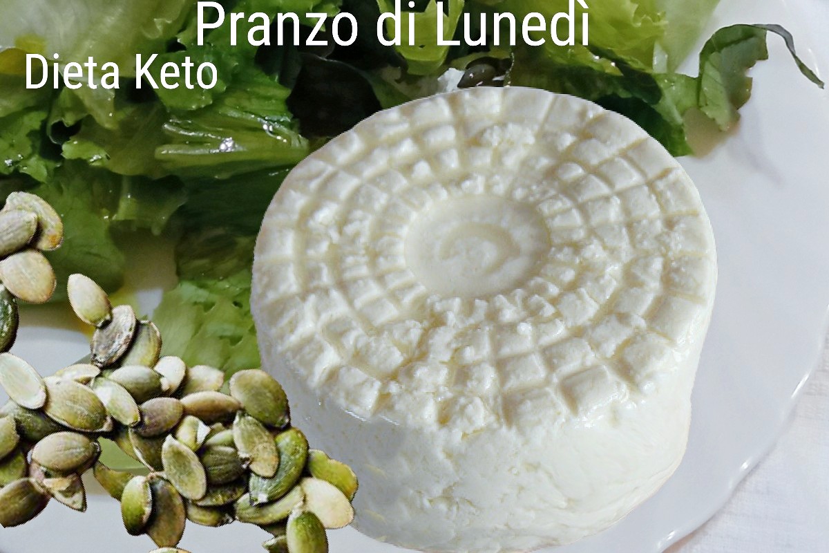 Keto diet, Monday lunch with ricotta and salad