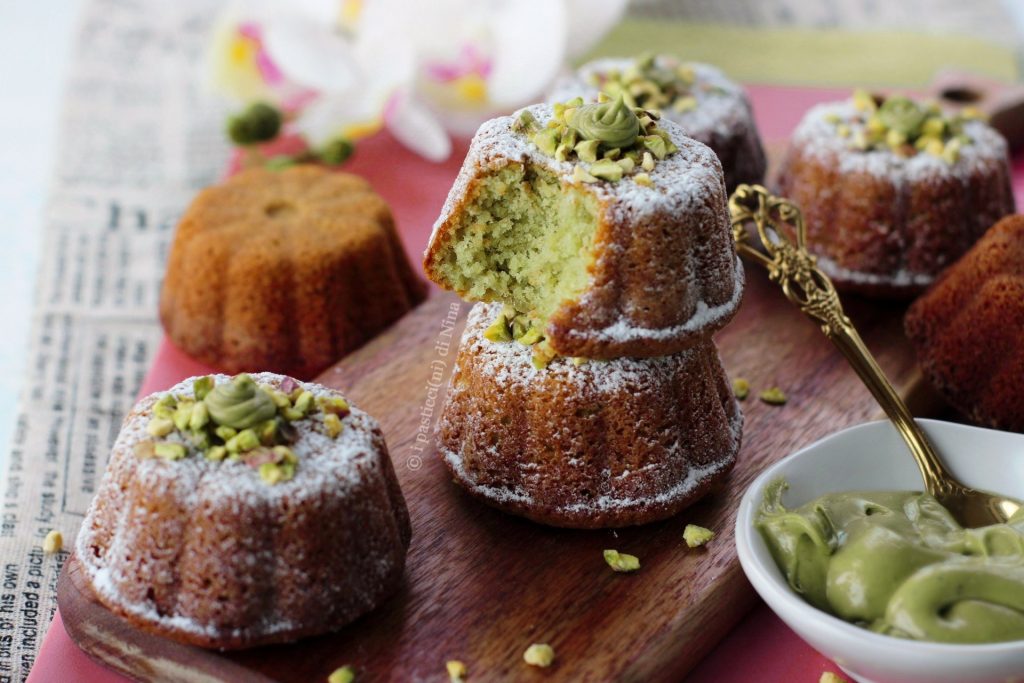 Mini cakes with pistachio spread in the batter recipe i pasticcini di Nina
