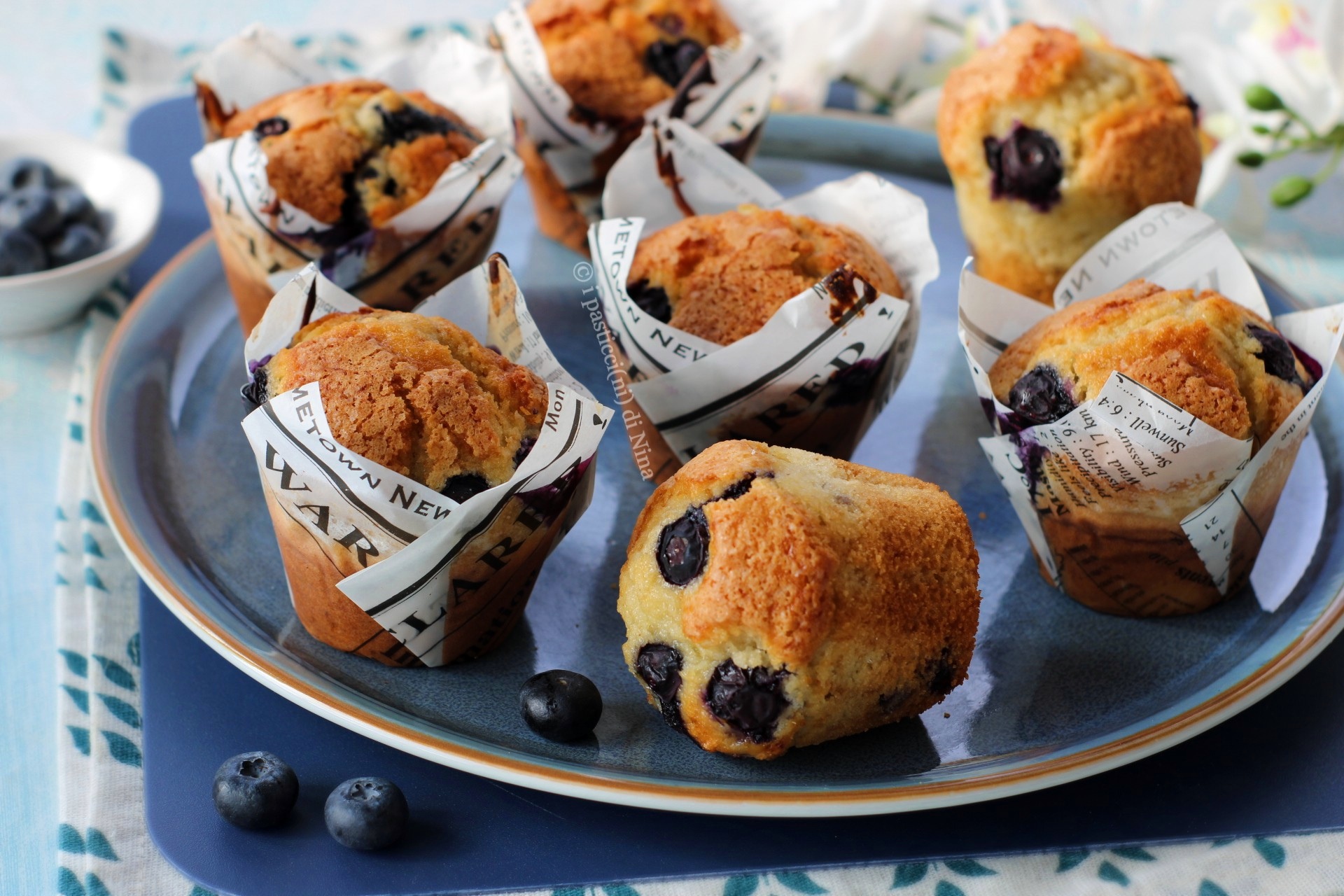 MUFFINS WITH YOGURT AND BLUEBERRIES