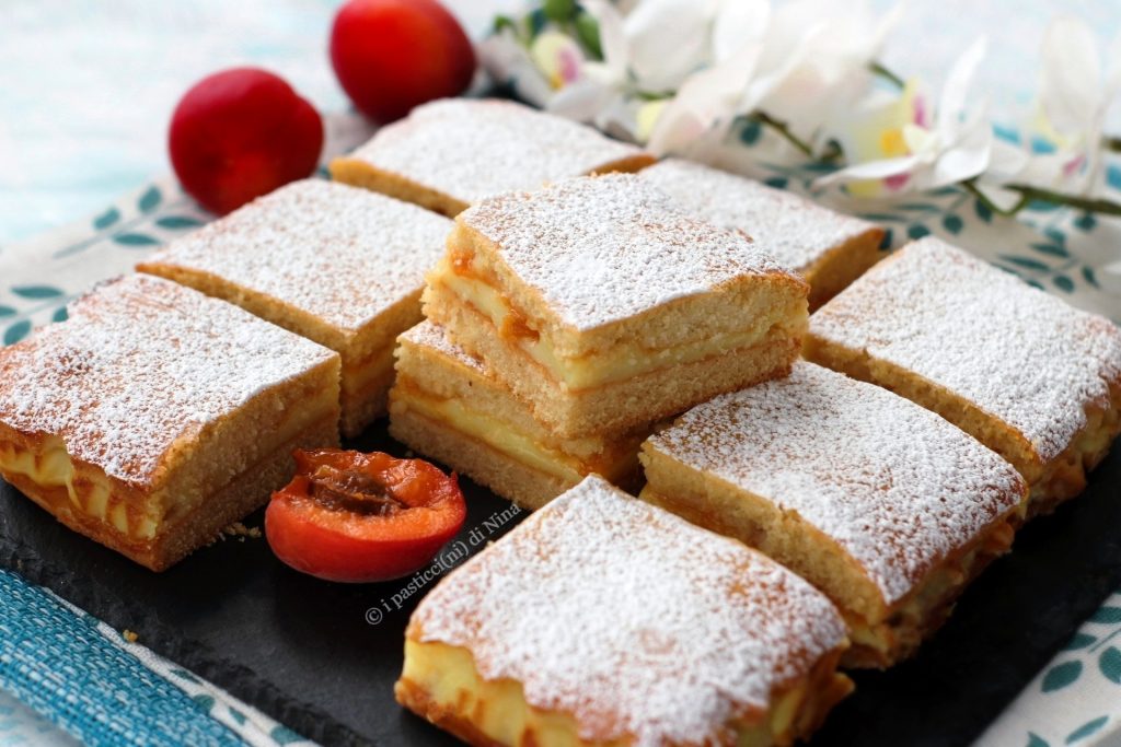 Torta versata con crema pasticcera e marmellata o confettura preferita i pasticcini di Nina