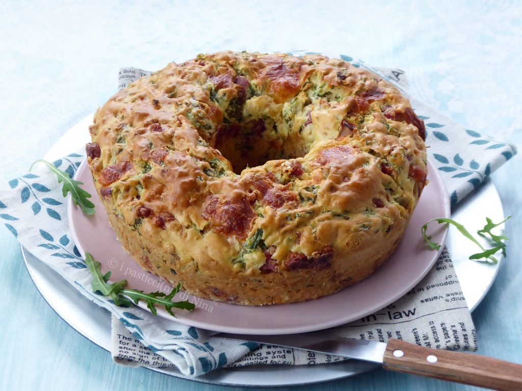 Rustic arugula and salami bundt - quick recipe | i pasticcini di Nina