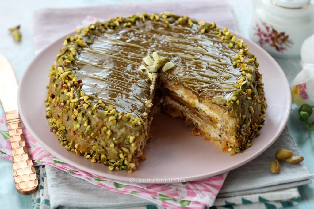 Ricotta semifreddo cake with pistachio and chocolate, a fresh no-bake dessert by I Pasticcini di Nina