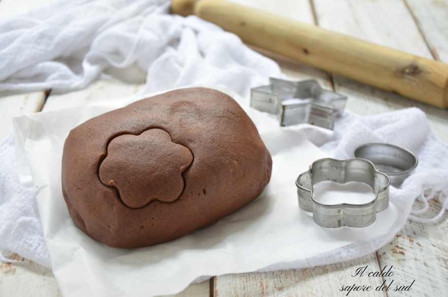 Cocoa shortcrust pastry with re-milled semolina