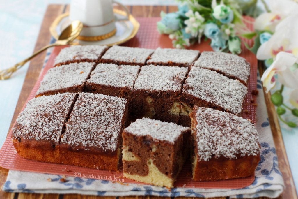 Two-tone cake squares yogurt batter Nutella coconut recipe i Pasticcini di Nina