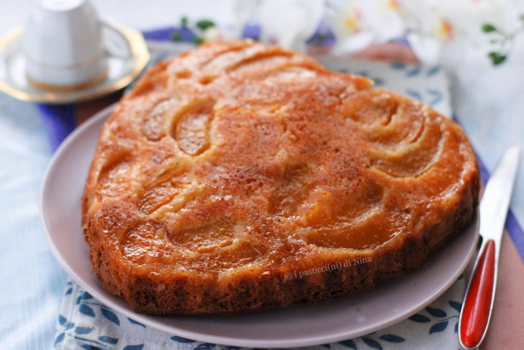 Upside-down cake with peaches in syrup and yogurt sweet i pasticcini di Nina