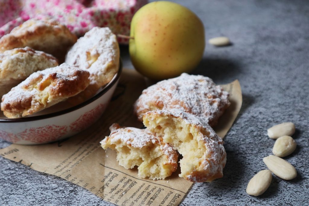apple and almond cookies