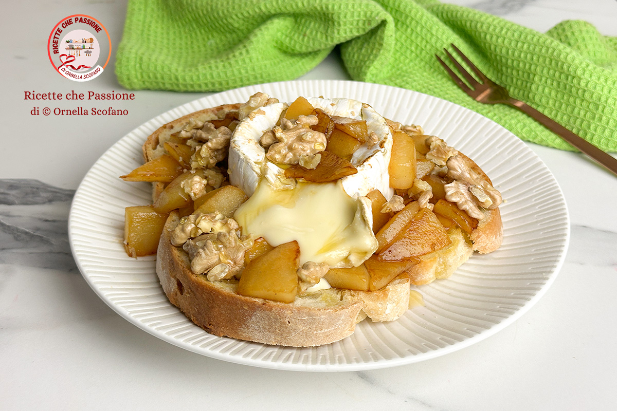 Baked brie with pears, honey and walnuts on bread crostini