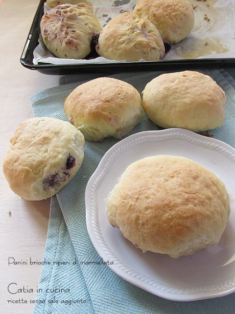 panini brioche ripieni di marmellata