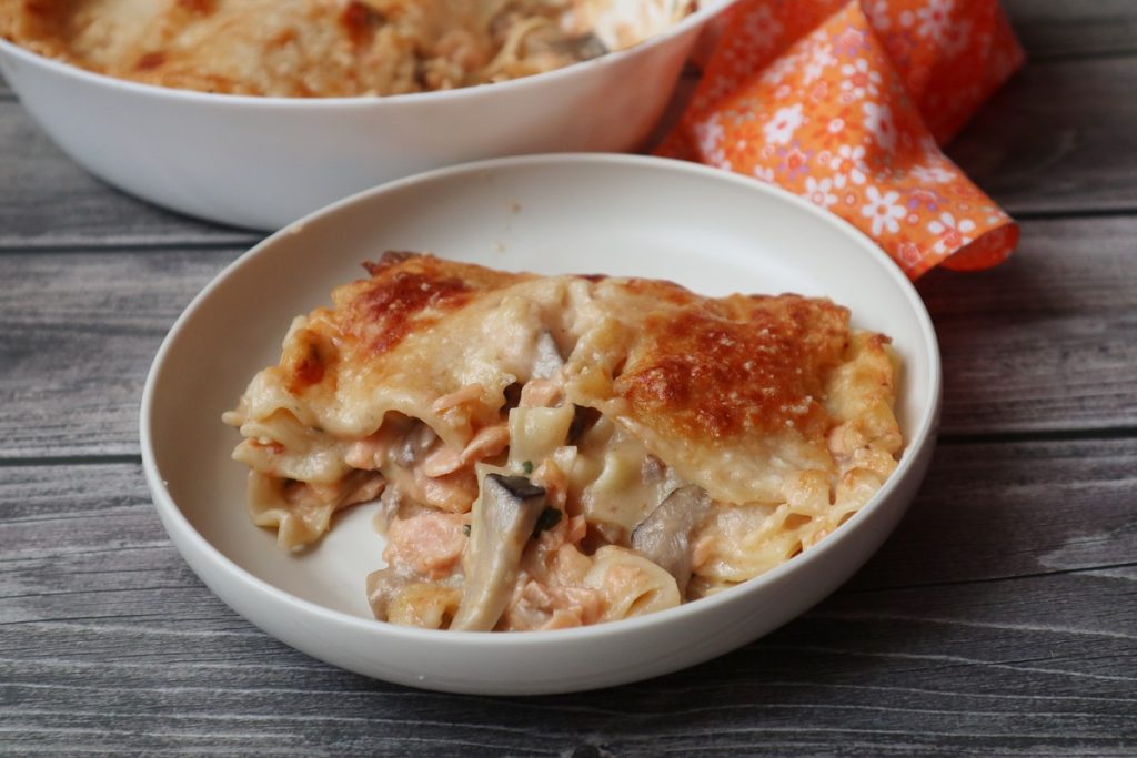 Curly lasagna with salmon and mushrooms