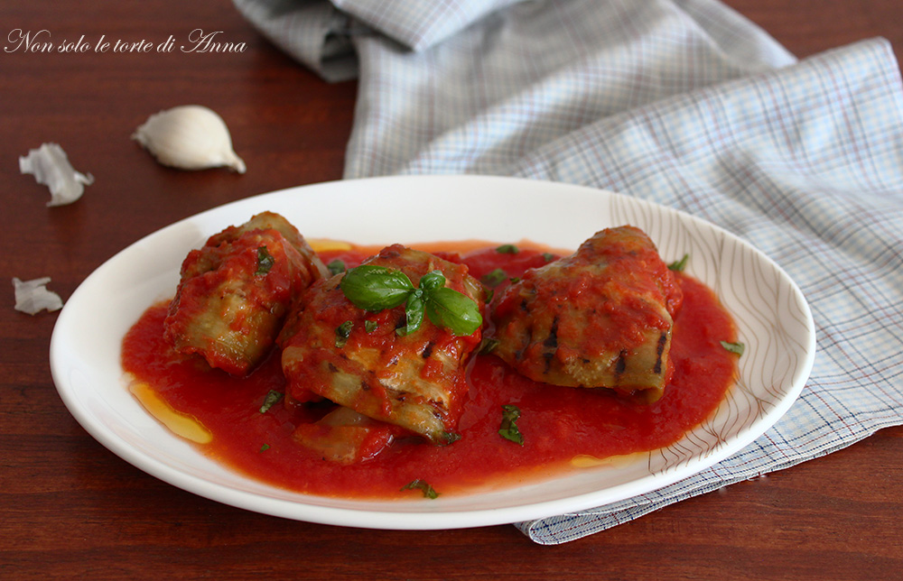 Eggplant Rolls in Tomato Sauce: the tender, melty recipe ready in minutes