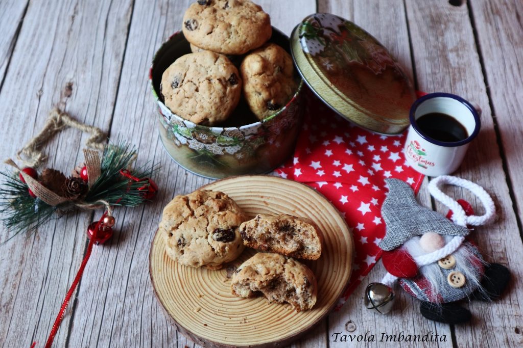 Raisin and walnut cookies
