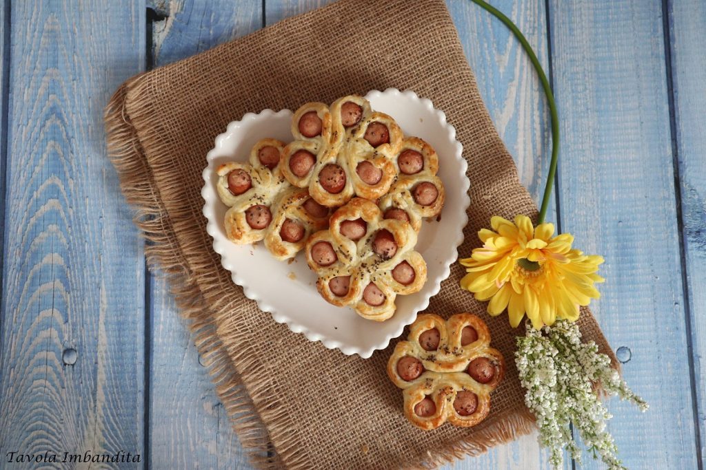 Savory puff pastry flowers