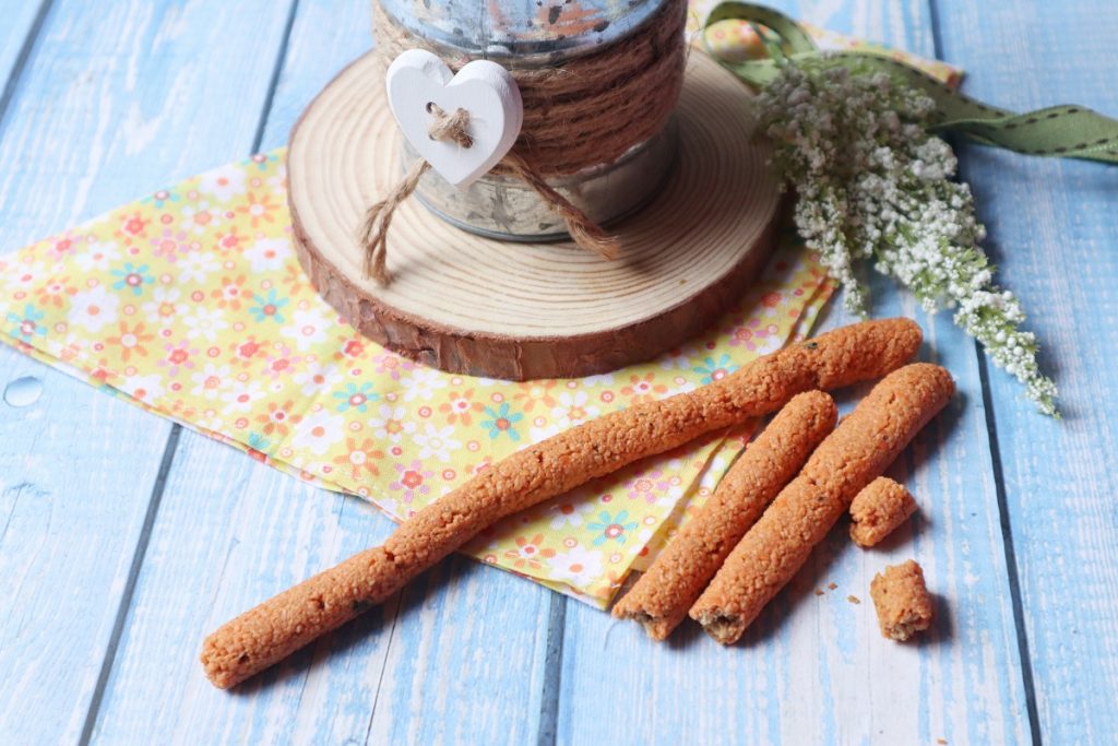 Spiced breadsticks with red lentil flour