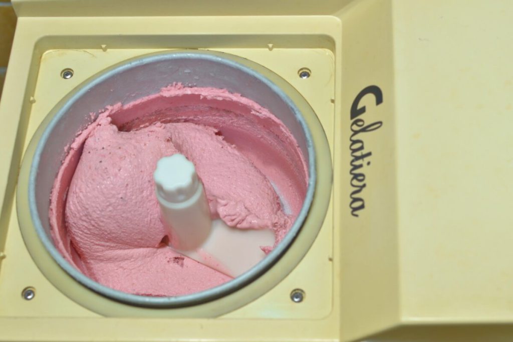Sugar-Free Strawberry Ice Cream without cream in the ice cream maker