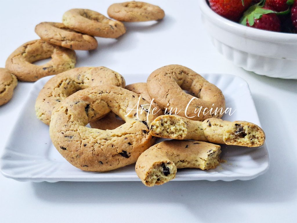 TARALLI with CHOCOLATE Easter sweet cookies