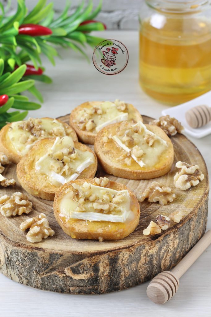 brie crostini, honey and walnuts.