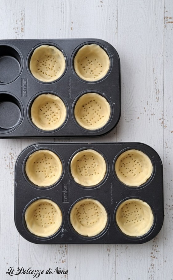 mini jam crumble tarts