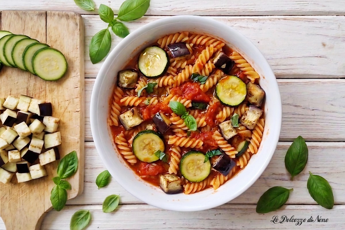 PASTA WITH ZUCCHINI AND EGGPLANT SAUCE