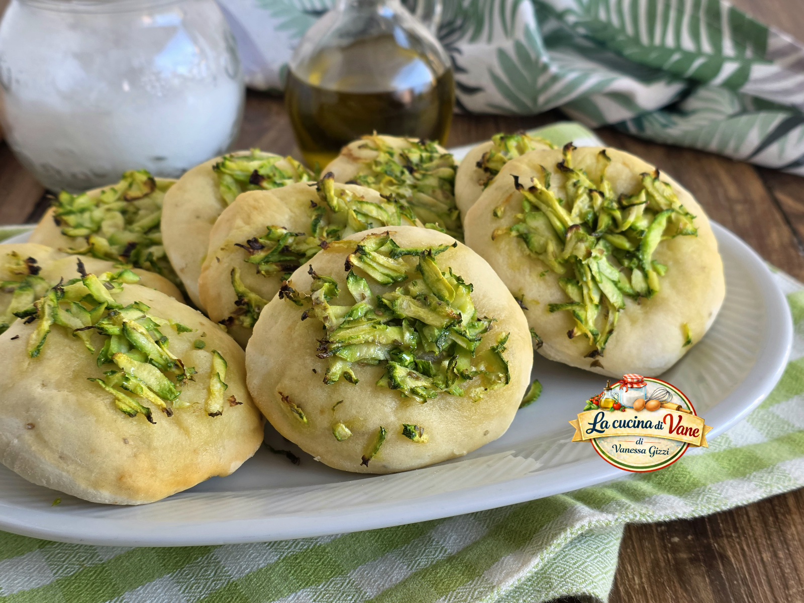 Quick zucchini mini pizzas without baker’s yeast – soft and very easy
