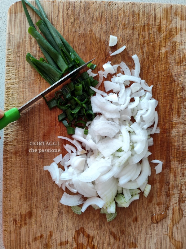 cut the spring onion - white part and some green stalks