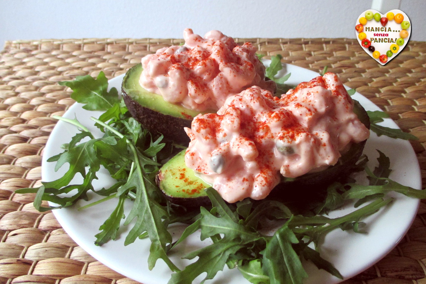 Avocado and shrimp in pink sauce