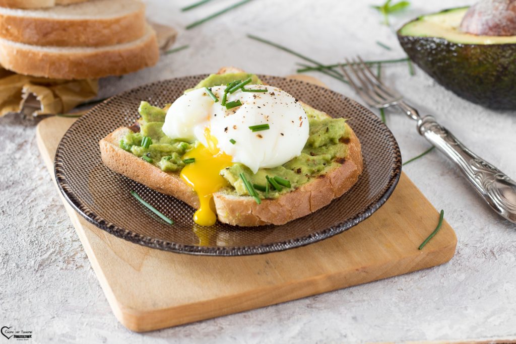 Avocado toast with egg