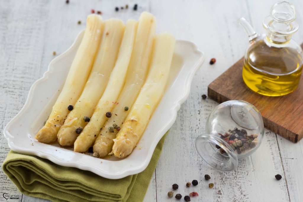Boiled asparagus - simple Venetian recipe