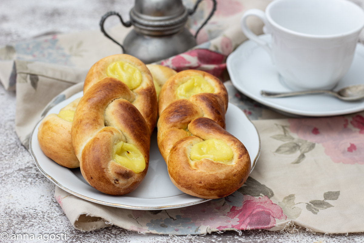 Brioche Twists with Pastry Cream